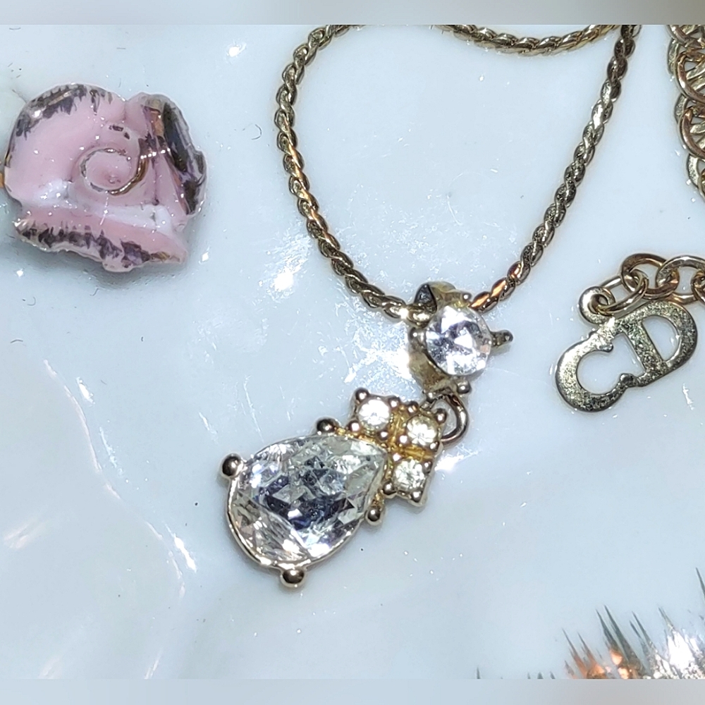 Pear-shaped Crystal Pendant on Goldtone Chain